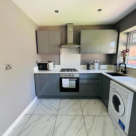 Burmese - 5 Bedroom House Earley Экстерьер фото