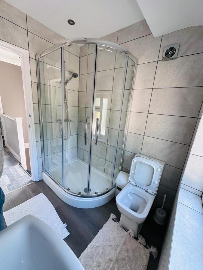 Burmese - 5 Bedroom House Earley Экстерьер фото