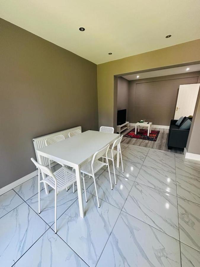 Burmese - 5 Bedroom House Earley Экстерьер фото