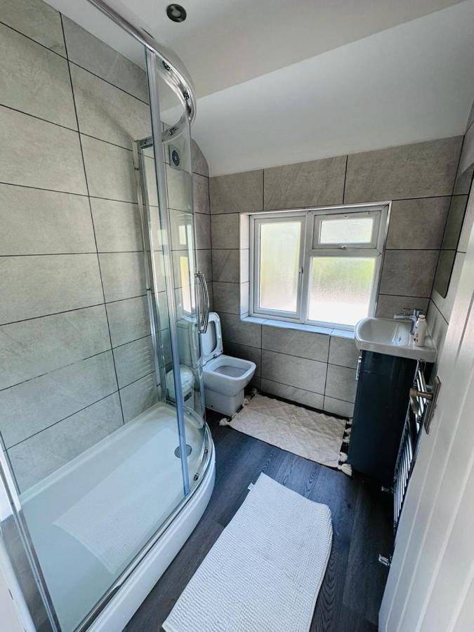 Burmese - 5 Bedroom House Earley Экстерьер фото